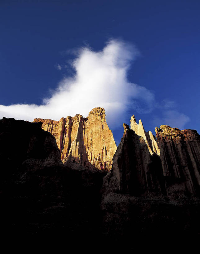 竖图,彩色,室外,特写,白天,旅游,中国,亚洲,壮观,景观,山峰,云,云南,天空,自然,旅游胜地,竖,摄影,人文景观,地理,矗立,近景,耸立,东亚,地貌,元谋土林,中华人民共和国,挺立,险峻,旅行,地质,bj174