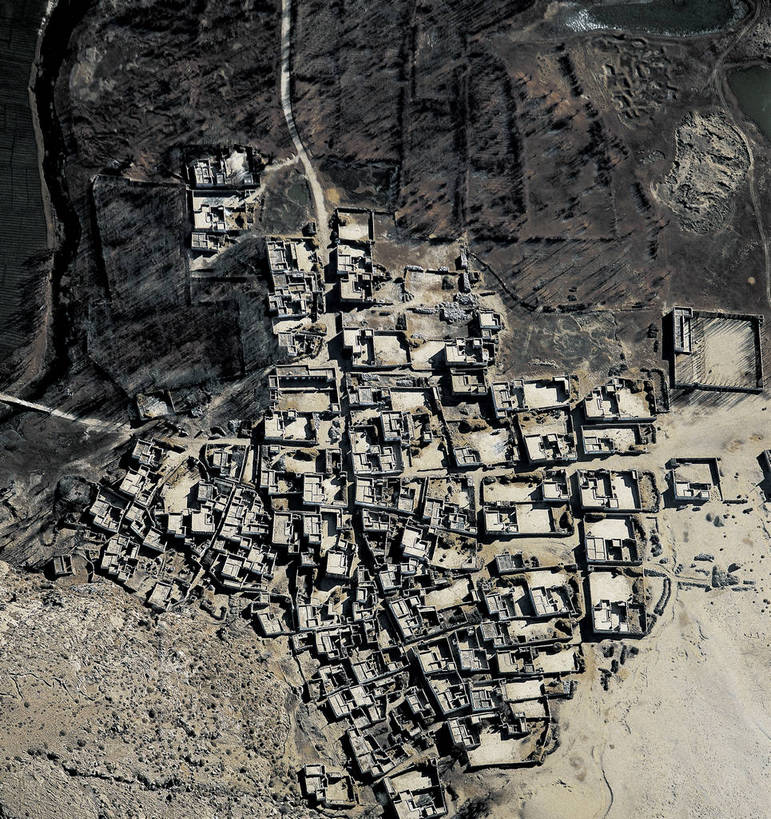 农田,竖图,航拍,彩色,室外,白天,旅游,梯田,田园,中国,亚洲,景观,西藏,自然,村庄,远景,竖,摄影,人文景观,矗立,耕作,鸟瞰,耸立,东亚,地貌,中华人民共和国,挺立,农舍,旅行,地质,bj174