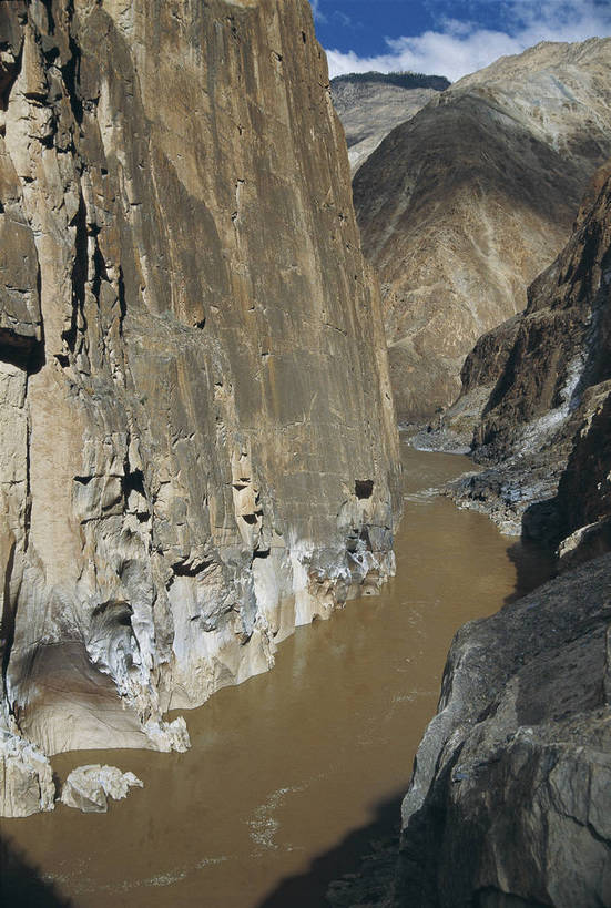 竖图,彩色,室外,特写,白天,旅游,度假,名胜古迹,峡谷,标志建筑,地标,建筑,中国,亚洲,遗迹,壮观,景观,古迹,文物,娱乐,建设,古建筑,江水,自然,享受,休闲,远景,旅游胜地,放松,竖,摄影,人文景观,地理,矗立,耸立,古文明,东亚,地貌,贵州,中华人民共和国,挺立,怒江,险峻,旅行,地质,bj174