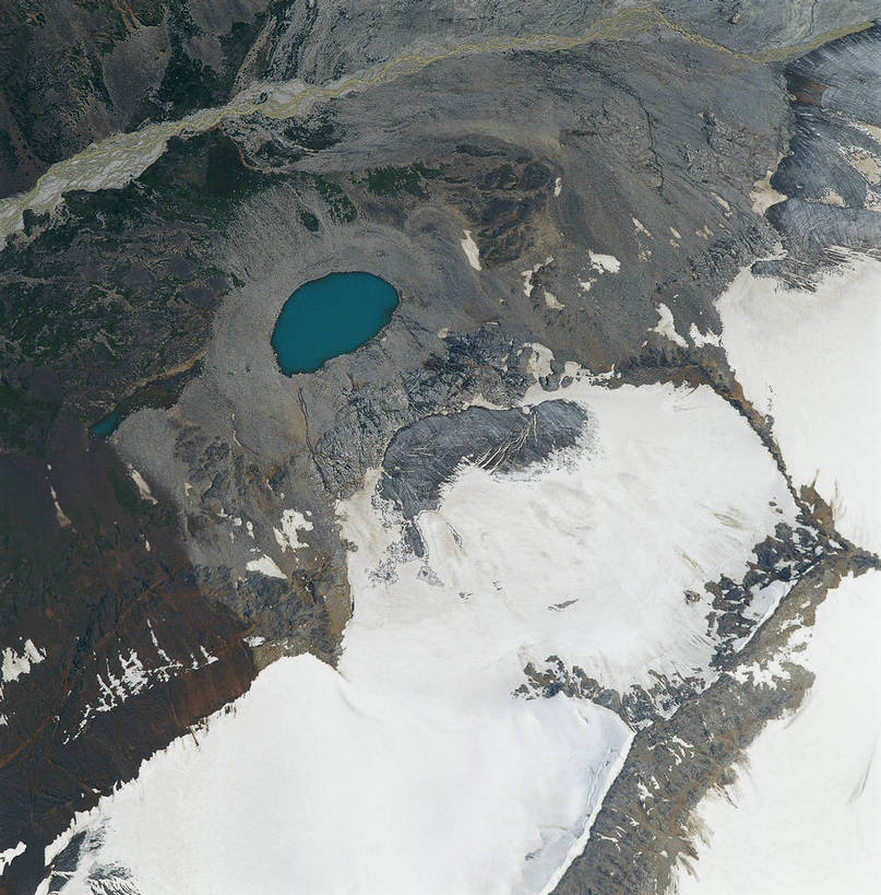 竖图,俯视,航拍,彩色,室外,白天,旅游,雪山,中国,亚洲,壮观,高山,景观,山峰,山峦,西藏,雅鲁藏布江,自然,远景,竖,摄影,人文景观,雄伟,矗立,鸟瞰,耸立,东亚,地貌,中华人民共和国,挺立,世界屋脊,江,旅行,地质,bj174