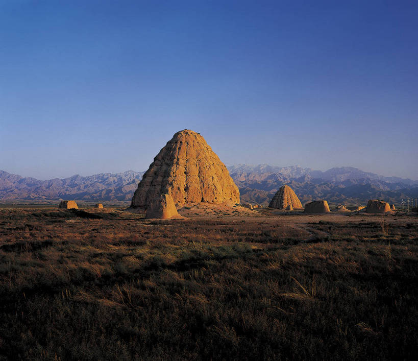横图,彩色,室外,白天,旅游,度假,荒凉,名胜古迹,丘陵,标志建筑,地标,建筑,中国,亚洲,遗迹,壮观,景观,文化遗产,山峦,古迹,文物,娱乐,建设,古建筑,自然,享受,休闲,远景,旅游胜地,放松,摄影,人文景观,古代建筑,雄伟,空旷,荒山,古文明,东亚,地貌,宁夏,西夏王陵,中华人民共和国,古代文明,旅行,地质,bj174