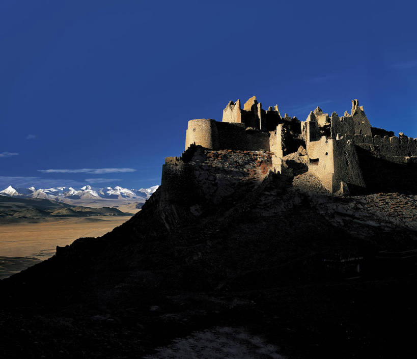 横图,彩色,室外,白天,旅游,度假,荒凉,名胜古迹,丘陵,标志建筑,地标,建筑,中国,亚洲,遗迹,壮观,景观,文化遗产,山峦,古迹,文物,娱乐,建设,古建筑,西藏,白云,蓝天,自然,享受,休闲,远景,旅游胜地,放松,摄影,人文景观,古代建筑,雄伟,空旷,藏,荒山,古文明,东亚,西藏自治区,地貌,日喀则,日喀则市,中华人民共和国,西南地区,古代文明,旅行,地质,岗巴,岗巴古堡,岗巴县,bj174