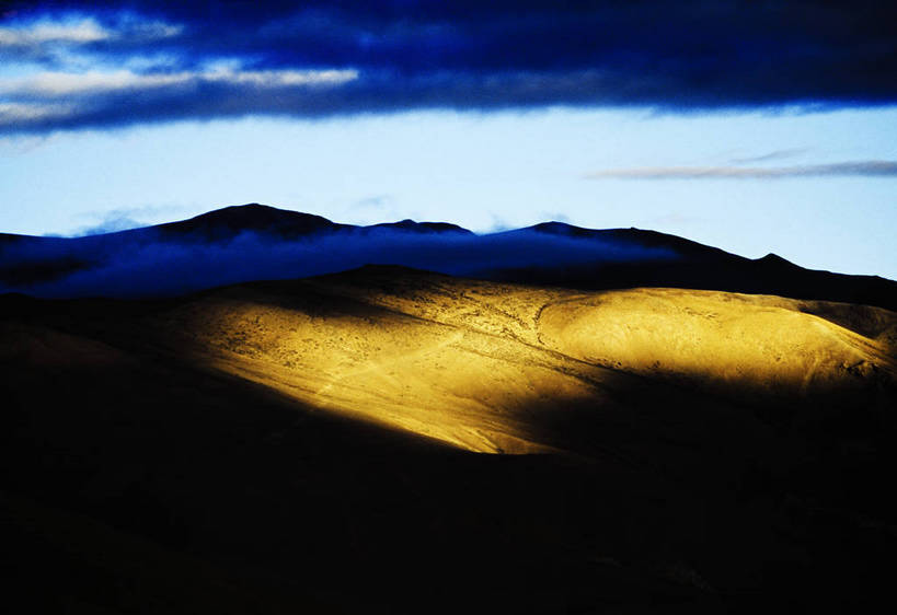 横图,彩色,室外,白天,旅游,荒凉,丘陵,峡谷,雪山,中国,亚洲,壮观,景观,山峦,云雾,西藏,自然,远景,摄影,人文景观,雄伟,空旷,东亚,地貌,中华人民共和国,阿里,旅行,地质,bj174