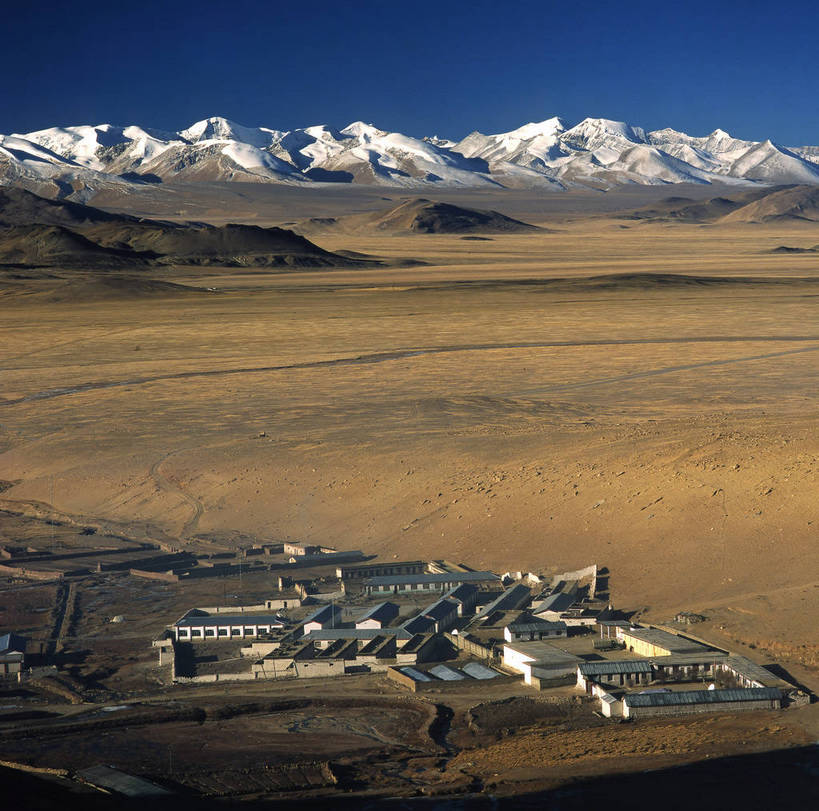 横图,航拍,彩色,室外,白天,旅游,雪山,中国,亚洲,民俗,城镇,山峦,西藏,平原,远景,旅游胜地,摄影,鸟瞰,东亚,中华人民共和国,旅行,bj174