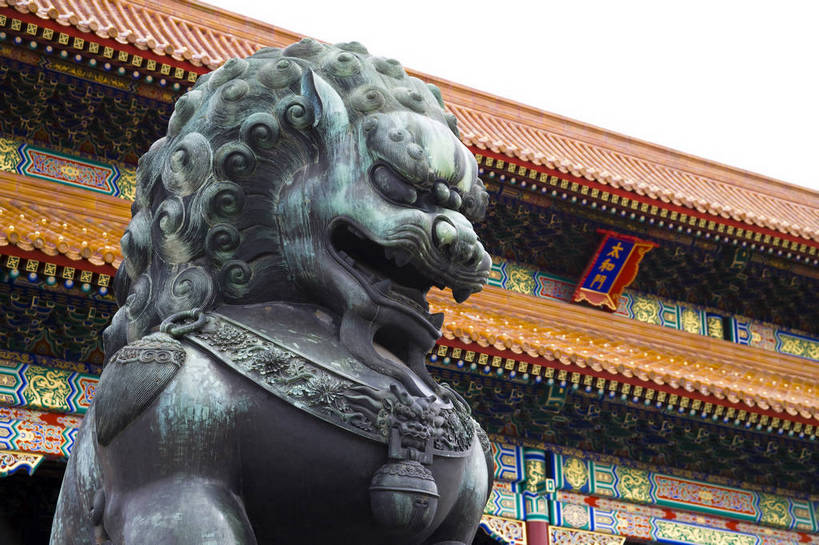故宫,宫殿,横图,彩色,室外,特写,白天,旅游,度假,名胜古迹,标志建筑,地标,建筑,哺乳动物,野生动物,狮子,雕塑,北京,中国,亚洲,局部,风俗,辟邪,遗迹,艺术,装饰,雕刻,雕像,塑像,图片,文化遗产,建筑群,古典,古迹,历史,文化,文物,娱乐,建设,传统,古建筑,蓝天,动物,工艺品,紫禁城,祈祷,享受,休闲,健康,旅游胜地,放松,精神,许愿,摄影,古代建筑,纪念,皇帝,祈求,美术,权威,象征,高贵,主题,凶猛,陈列,古文明,东亚,中华人民共和国,功能,美学,驱邪,祛邪,避邪,权力,统治,威严,权势,守护神,古代文明,制度,天子,九五之尊,圣上,统治者,陛下,官家,势力,残暴,平安,凶残,旅行,铜雕,传统文化,太和门,铜狮,铜狮子,bj174