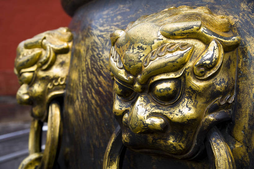 故宫,宫殿,横图,彩色,室外,特写,白天,旅游,度假,名胜古迹,标志建筑,地标,建筑,北京,中国,亚洲,局部,风俗,遗迹,浮雕,图片,香炉,文化遗产,古迹,历史,文物,娱乐,建设,传统,古建筑,紫禁城,享受,休闲,旅游胜地,放松,精神,摄影,古代建筑,皇帝,部分,权威,象征,镀金,高贵,美好,狮,感受,铜环,古文明,东亚,中华人民共和国,权力,统治,权势,古代文明,制度,天子,特征,九五之尊,圣上,统治者,陛下,官家,势力,旅行,bj174