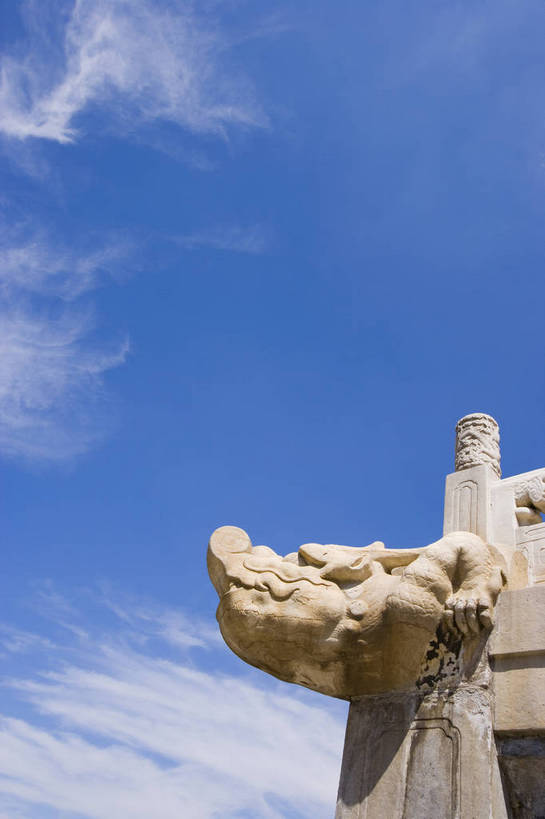 故宫,宫殿,栏杆,竖图,彩色,室外,白天,旅游,度假,成功,名胜古迹,标志建筑,地标,建筑,雕塑,北京,中国,亚洲,风俗,遗迹,艺术,装饰,龙,雕刻,雕像,扶手,龙头,图片,文化遗产,建筑群,古典,古迹,历史,文化,文物,娱乐,建设,传统,古建筑,护栏,石雕,蓝天,工艺品,紫禁城,享受,休闲,旅游胜地,放松,精神,竖,摄影,古代建筑,纪念,皇帝,美术,权威,矗立,象征,高贵,主题,图腾,传说,耸立,陈列,古文明,东亚,中华人民共和国,功能,美学,权力,统治,祥瑞,威严,灵兽,权势,挺立,尊荣,古代文明,制度,天子,九五之尊,圣上,统治者,陛下,官家,势力,幸运,旅行,传统文化,bj174