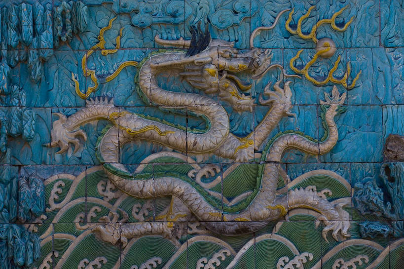 故宫,宫殿,横图,彩色,室外,特写,白天,旅游,度假,成功,名胜古迹,标志建筑,地标,建筑,雕塑,北京,中国,亚洲,局部,风俗,遗迹,艺术,装饰,龙,彩绘,雕刻,雕像,浮雕,图片,墙,文化遗产,古迹,历史,文物,娱乐,建设,传统,古建筑,墙壁,工艺品,紫禁城,享受,休闲,旅游胜地,放松,精神,摄影,古代建筑,纪念,皇帝,部分,美术,权威,象征,高贵,美好,主题,图腾,传说,感受,陈列,古文明,东亚,中华人民共和国,功能,美学,权力,统治,祥瑞,灵兽,权势,尊荣,九龙壁,古代文明,制度,天子,特征,九五之尊,圣上,统治者,陛下,官家,势力,幸运,旅行,bj174