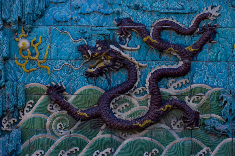 故宫,宫殿,横图,彩色,室外,特写,白天,旅游,度假,成功,名胜古迹,标志建筑,地标,建筑,雕塑,北京,中国,亚洲,局部,风俗,遗迹,艺术,装饰,龙,彩绘,雕刻,雕像,浮雕,图片,墙,文化遗产,古迹,历史,文物,娱乐,建设,传统,古建筑,墙壁,工艺品,紫禁城,享受,休闲,旅游胜地,放松,精神,摄影,古代建筑,纪念,皇帝,部分,美术,权威,象征,高贵,美好,主题,图腾,传说,感受,陈列,古文明,东亚,中华人民共和国,功能,美学,权力,统治,祥瑞,灵兽,权势,尊荣,九龙壁,古代文明,制度,天子,特征,九五之尊,圣上,统治者,陛下,官家,势力,幸运,旅行,bj174