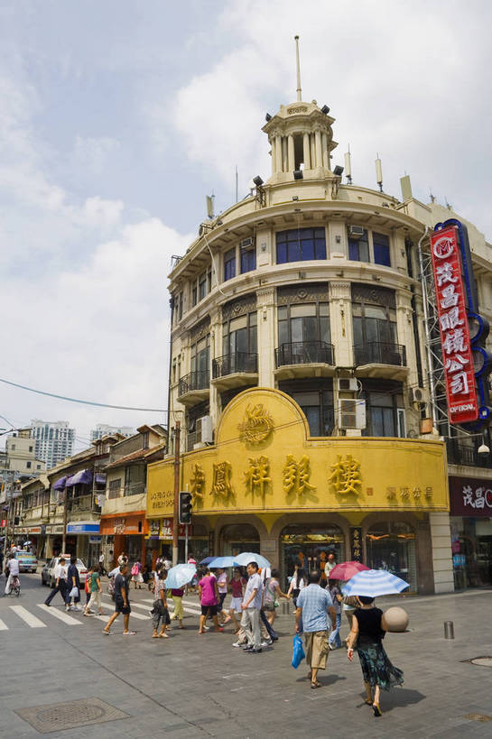 商店,竖图,彩色,室外,购物,大厦,建筑,摩天大楼,上海,中国,亚洲,广告,白云,蓝天,南京路,摩天大厦,摄影,东亚,中华人民共和国,商业,大楼,bj174