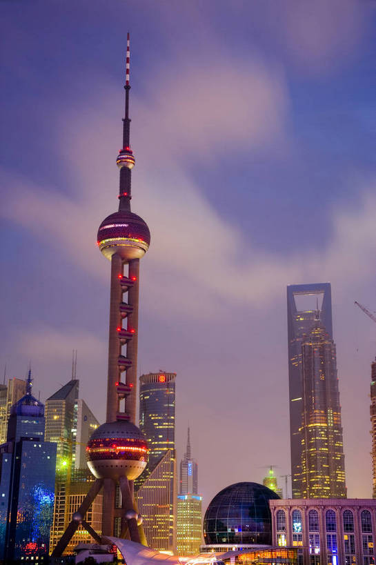 高楼大厦,竖图,彩色,室外,大厦,建筑,摩天大楼,上海,中国,亚洲,建筑群,灯光,东方明珠,浦东,外滩,摩天大厦,摄影,东亚,中华人民共和国,傍晚,大楼,bj174