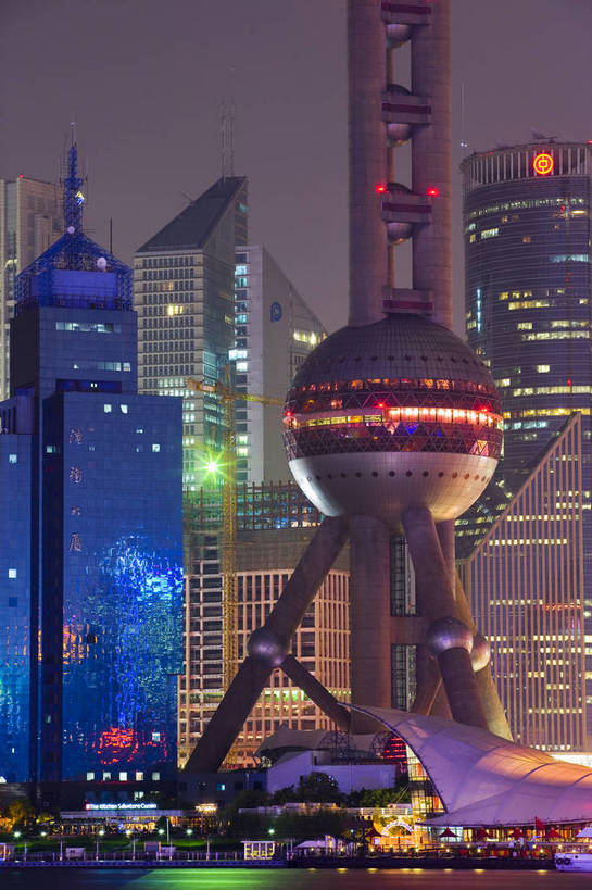 高楼大厦,竖图,彩色,室外,大厦,建筑,摩天大楼,上海,中国,亚洲,建筑群,灯光,东方明珠,浦东,外滩,摩天大厦,摄影,东亚,中华人民共和国,傍晚,大楼,bj174