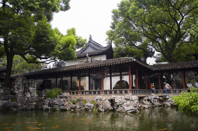 横图,彩色,室外,白天,旅游,度假,名胜古迹,标志建筑,地标,建筑,上海,中国,亚洲,遗迹,池塘,景观,文化遗产,建筑群,古典,古迹,文物,娱乐,建设,古建筑,历史建筑,豫园,享受,休闲,旅游胜地,放松,摄影,鱼池,文明,中国文化,古文明,东亚,中华人民共和国,旅行,bj174