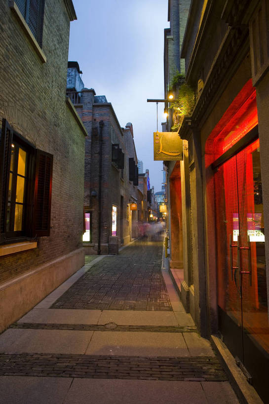 酒吧,竖图,彩色,室外,购物,美景,道路,建筑,街道,路,夜景,公路,上海,中国,亚洲,景观,灯光,交通,商业街,休闲,灿烂,景色,摄影,新天地,东亚,中华人民共和国,马路,商业,大楼,bj174