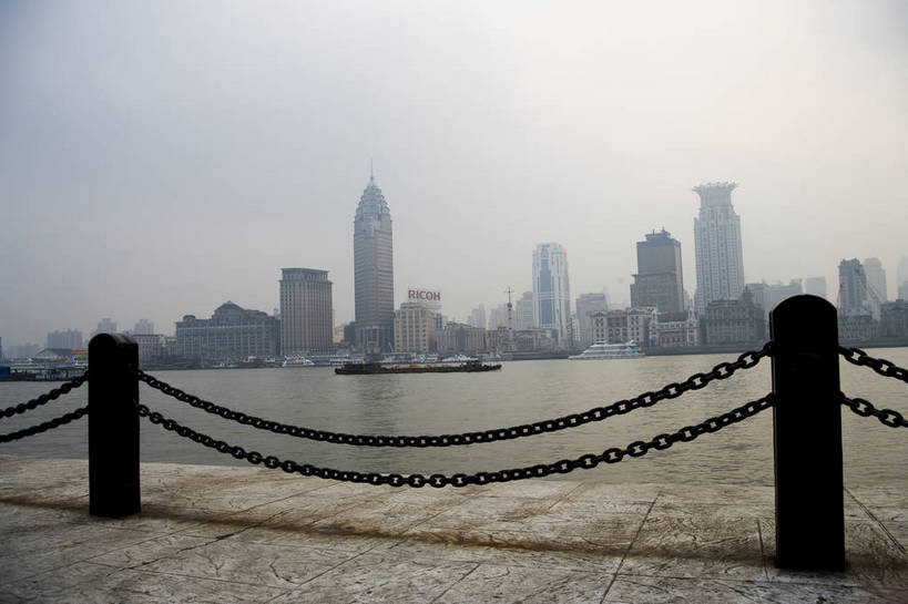 横图,全景,彩色,室外,白天,办公楼,河流,大厦,建筑,船,上海,中国,亚洲,建筑群,黄浦江,浦东,现代建筑,远景,摩天大厦,摄影,货船,金融中心,东亚,中华人民共和国,江,大楼,bj174