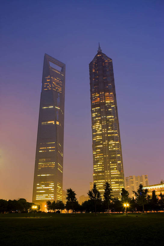 公园,花园,竖图,彩色,旅游,度假,办公楼,草地,草坪,名胜古迹,植物,城市风光,标志建筑,大厦,地标,建筑,夜景,上海,中国,亚洲,遗迹,景观,建筑群,灯光,古迹,文物,娱乐,建设,古建筑,金茂大厦,浦东,草,绿色,地标建筑,享受,休闲,灿烂,旅游胜地,放松,竖,摄影,环球金融中心,古文明,东亚,中华人民共和国,陆家嘴绿地,金融区,旅行,bj174