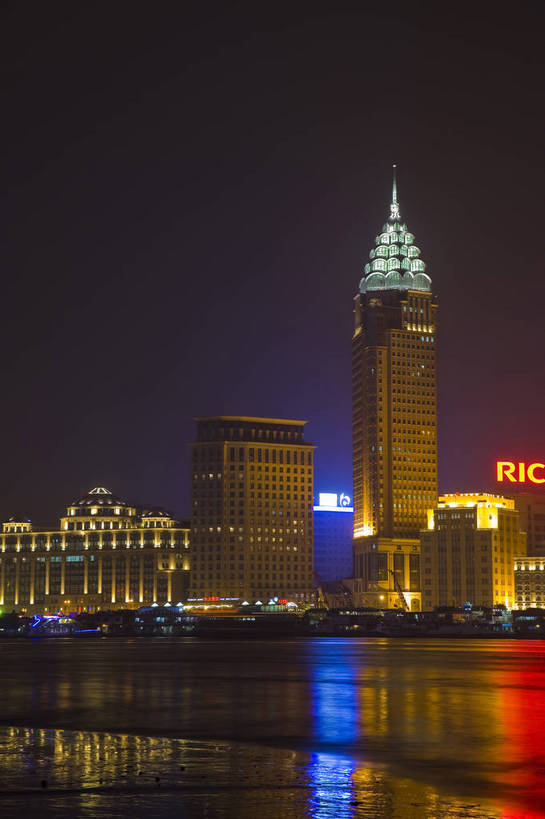竖图,彩色,室外,办公楼,河流,大厦,建筑,夜景,上海,中国,亚洲,建筑群,灯光,黄浦江,历史建筑,外滩,灿烂,远景,摩天大厦,摄影,欧式建筑,金融中心,东亚,中华人民共和国,江,大楼,bj174
