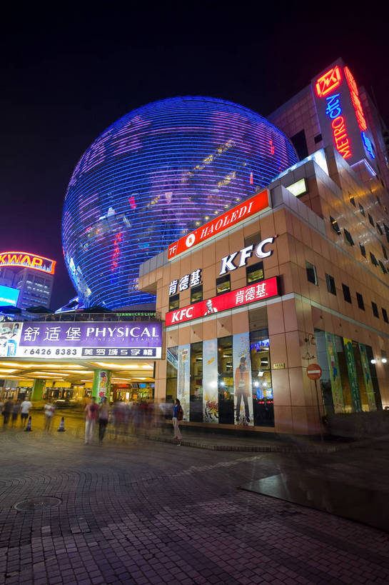 竖图,彩色,室外,旅游,度假,办公楼,名胜古迹,城市风光,标志建筑,大厦,地标,建筑,街道,夜景,上海,中国,亚洲,遗迹,景观,建筑群,灯光,古迹,文物,娱乐,建设,古建筑,地标建筑,享受,休闲,灿烂,旅游胜地,放松,竖,摄影,徐家汇,灯火通明,古文明,东亚,美罗城,中华人民共和国,马路,旅行,bj174