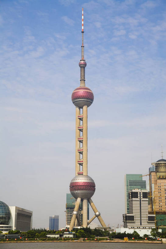 竖图,全景,彩色,室外,白天,办公楼,河流,大厦,建筑,上海,中国,亚洲,东方明珠,黄浦江,浦东,白云,蓝天,外滩,远景,摩天大厦,摄影,电视塔,金融中心,东亚,中华人民共和国,江,大楼,bj174