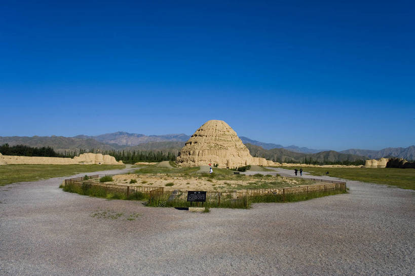 横图,彩色,室外,特写,白天,旅游,度假,名胜古迹,标志建筑,地标,建筑,中国,亚洲,遗迹,文化遗产,古迹,文物,娱乐,建设,古建筑,享受,休闲,旅游胜地,放松,摄影,人文景观,古代建筑,陵墓,中国文化,古文明,东亚,宁夏,西夏王陵,银川,中华人民共和国,旅行,bj174