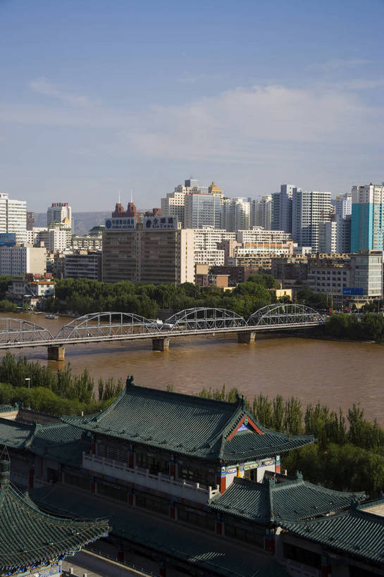 无人,竖图,彩色,室外,白天,旅游,度假,美景,城市风光,城市,建筑,黄河,中国,亚洲,行人,景观,建筑群,桥,交通,娱乐,铁桥,享受,休闲,景色,放松,竖,摄影,东亚,甘肃,中华人民共和国,兰州,旅行,黄河铁桥,中山桥,bj174