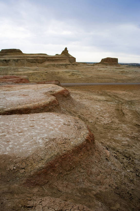 无人,竖图,彩色,室外,特写,白天,旅游,度假,名胜古迹,峡谷,标志建筑,地标,建筑,中国,亚洲,遗迹,古迹,文物,娱乐,建设,古建筑,自然,奇石,享受,休闲,旅游胜地,放松,竖,摄影,自然风光,古文明,东亚,地貌,魔鬼城,新疆,乌尔禾风城,克拉玛依,中华人民共和国,新疆维吾尔自治区,西北地区,克拉玛依市,石头城,旅行,准噶尔,准噶尔盆地,地质,新,bj174