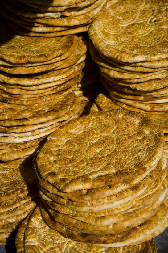 无人,竖图,彩色,室外,白天,中国,亚洲,民俗,熟食,食品,饼,食物,竖,摄影,东亚,乌鲁木齐,新疆,馕,馕饼,中华人民共和国,胡饼,埃特买克,炉饼,尤哈,bj174