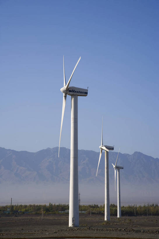 无人,工厂,竖图,彩色,室外,白天,旅游,机器,技术,科技,风车,中国,亚洲,环保,电力,科学,景观,电能,设备,机械,发电厂,发电站,竖,工业,摄影,能源,电,电源,回收,资源,能量,利用,低碳,东亚,循环,新疆,电厂,中华人民共和国,持续,叶片,旅行,制造厂,生产工厂,风电厂,风力发电厂,达坂城,bj174