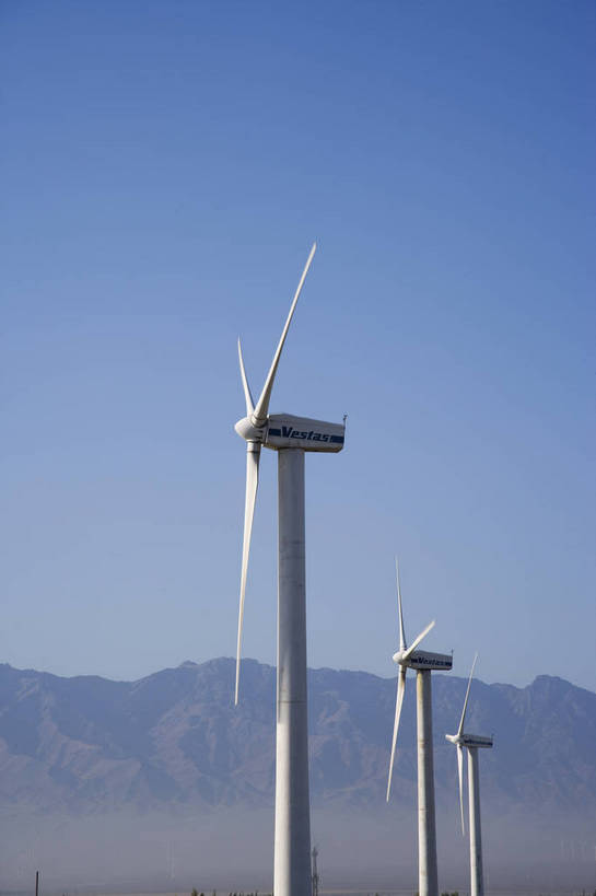 无人,工厂,竖图,彩色,室外,白天,旅游,机器,技术,科技,风车,中国,亚洲,环保,电力,科学,景观,电能,设备,机械,发电厂,发电站,竖,工业,摄影,能源,电,电源,回收,资源,能量,利用,低碳,东亚,循环,新疆,电厂,中华人民共和国,持续,叶片,旅行,制造厂,生产工厂,风电厂,风力发电厂,达坂城,bj174