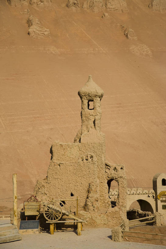 无人,竖图,彩色,室外,特写,白天,旅游,度假,名胜古迹,标志建筑,地标,建筑,中国,亚洲,局部,遗迹,文化遗产,古迹,文物,娱乐,建设,古建筑,享受,休闲,旅游胜地,放松,竖,摄影,人文景观,古代建筑,古堡,中国文化,古文明,东亚,火焰山,吐鲁番,新疆,中华人民共和国,新疆维吾尔自治区,西北地区,旅行,火洲,吐鲁番地区,新,阿斯塔那古墓群,bj174