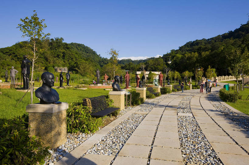 公园,横图,彩色,室外,白天,草坪,树林,雕塑,台湾,中国,亚洲,雕像,蓝天,绿地,摄影,纪念,蒋介石,东亚,台北,桃园县,港澳台,中华人民共和国,台湾省,慈湖,大溪镇,桃园,台,蒋中正,慈湖蒋陵,bj174