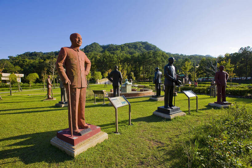 公园,横图,彩色,室外,白天,草坪,树林,雕塑,台湾,中国,亚洲,雕像,蓝天,绿地,摄影,纪念,蒋介石,东亚,台北,桃园县,港澳台,中华人民共和国,台湾省,慈湖,大溪镇,桃园,台,蒋中正,慈湖蒋陵,bj174