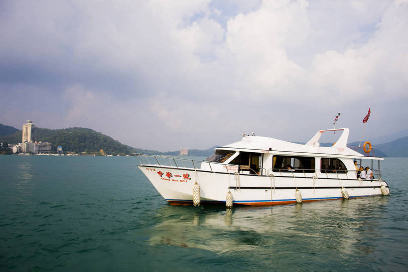 码头,横图,彩色,室外,旅游,度假,湖,名胜古迹,树林,标志建筑,地标,建筑,日月潭,台湾,中国,亚洲,遗迹,水潭,古迹,文物,娱乐,建设,古建筑,风景,蓝天,自然,享受,休闲,旅游胜地,放松,摄影,古文明,东亚,中华人民共和国,旅行,bj174