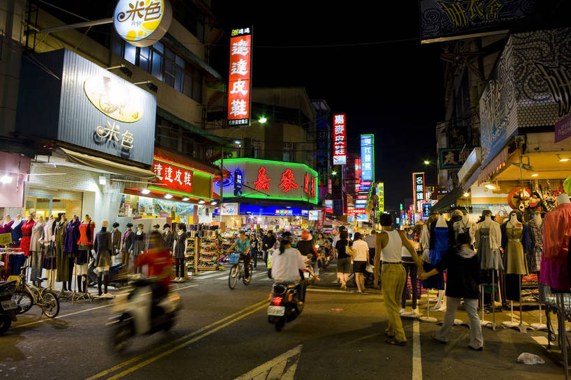 商店,横图,彩色,室外,旅游,美景,城市风光,道路,街道,路,商场,夜景,公路,汽车,台湾,中国,亚洲,广告牌,景观,建筑群,灯光,交通,灿烂,旅游胜地,景色,摄影,城市建筑,东亚,中华人民共和国,嘉义市,马路,旅行,bj174