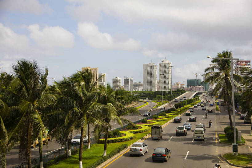 横图,彩色,室外,白天,旅游,树林,植物,城市风光,道路,建筑,汽车,椰树,叶子,中国,亚洲,景观,绿叶,交通,现代建筑,树,树木,海南,绿色,天空,自然,绿化带,嫩叶,旅游胜地,摄影,生长,成长,东亚,中华人民共和国,海口,叶,叶片,马路,棕榈,椰子树,旅行,bj174