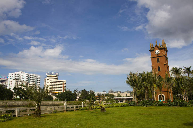 无人,横图,彩色,室外,白天,旅游,树林,植物,城市风光,建筑,椰树,叶子,中国,亚洲,景观,钟楼,绿叶,现代建筑,树,树木,海南,绿色,天空,自然,绿地,绿化带,嫩叶,旅游胜地,摄影,生长,成长,东亚,中华人民共和国,海口,叶,叶片,棕榈,椰子树,旅行,bj174