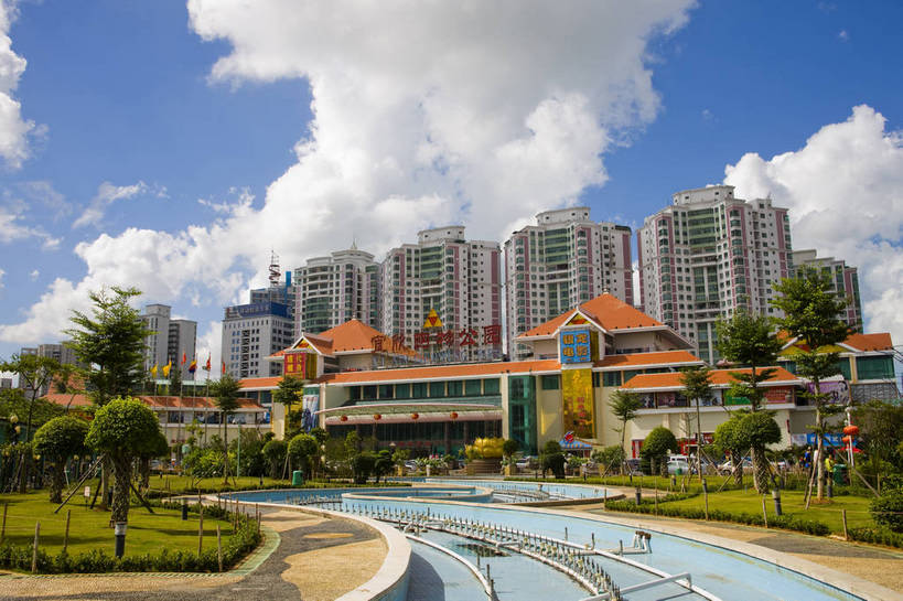 公园,游乐园,横图,彩色,室外,白天,旅游,城市风光,建筑,中国,亚洲,景观,建筑群,现代建筑,海南,天空,休闲,旅游胜地,商务楼,摄影,东亚,中华人民共和国,海口,旅行,国贸,bj174