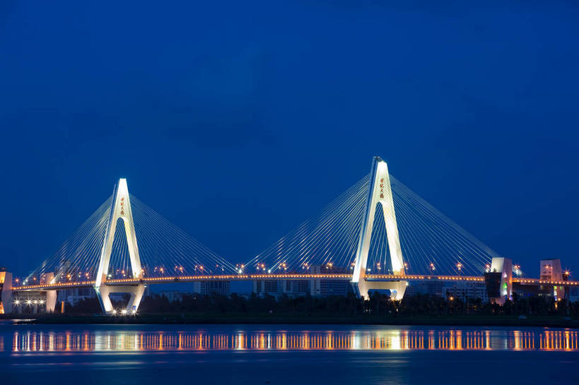 无人,横图,彩色,室外,特写,旅游,城市风光,大桥,建筑,夜景,中国,亚洲,景观,桥,灯光,跨海大桥,现代建筑,海南,天空,灿烂,旅游胜地,摄影,海南省,海滨,东亚,中华人民共和国,华南地区,省会,海口,海口市,琼,旅行,海口世纪大桥,龙华区,世纪大桥,bj174