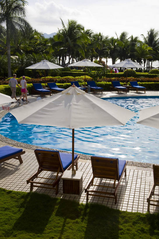 游泳池,竖图,彩色,室外,特写,白天,旅游,树林,植物,别墅,建筑,酒店,椰树,叶子,三亚,中国,亚洲,景观,绿叶,树,树木,海南,绿色,天空,自然,休闲,嫩叶,旅游胜地,竖,摄影,海南省,生长,成长,度假村,东亚,三亚市,中华人民共和国,华南地区,琼,叶,叶片,棕榈,椰子树,旅行,大东海,三亚丽景海湾酒店,bj174