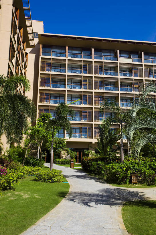 无人,竖图,彩色,室外,白天,旅游,草坪,树林,建筑,酒店,三亚,中国,亚洲,景观,海湾,海南,天空,绿地,休闲,旅游胜地,竖,摄影,海南省,度假村,东亚,三亚市,中华人民共和国,华南地区,琼,旅行,亚龙湾,红树林酒店,亚龙湾国家旅游度假区,bj174