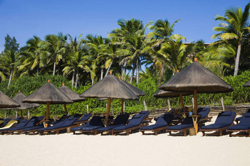 横图,彩色,室外,白天,旅游,沙滩,椰树,三亚,中国,亚洲,躺椅,海南,天空,自然,休闲,旅游胜地,摄影,风光,海滨,东亚,中华人民共和国,海,海滩,旅行,亚龙湾,bj174