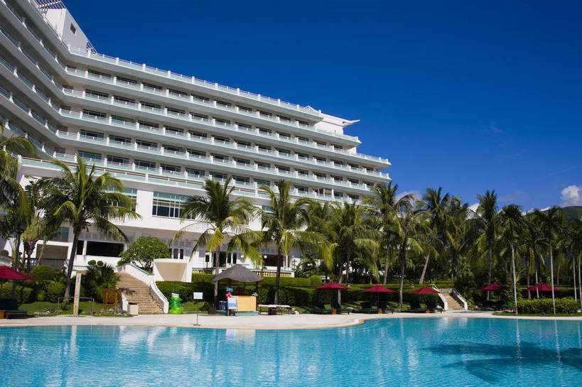 无人,横图,彩色,室外,白天,旅游,树林,建筑,酒店,三亚,中国,亚洲,躺椅,景观,海湾,海南,天空,休闲,旅游胜地,摄影,海南省,度假村,东亚,三亚市,中华人民共和国,华南地区,琼,旅行,旅店,亚龙湾,亚龙湾国家旅游度假区,三亚凯莱度假酒店,bj174