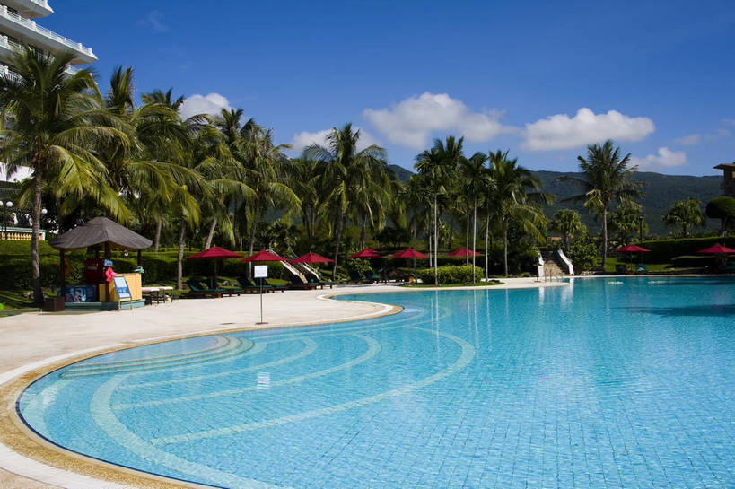 横图,彩色,室外,白天,旅游,树林,建筑,酒店,三亚,中国,亚洲,躺椅,景观,海湾,海南,天空,休闲,旅游胜地,摄影,海南省,度假村,东亚,三亚市,中华人民共和国,华南地区,琼,旅行,旅店,亚龙湾,亚龙湾国家旅游度假区,三亚凯莱度假酒店,bj174