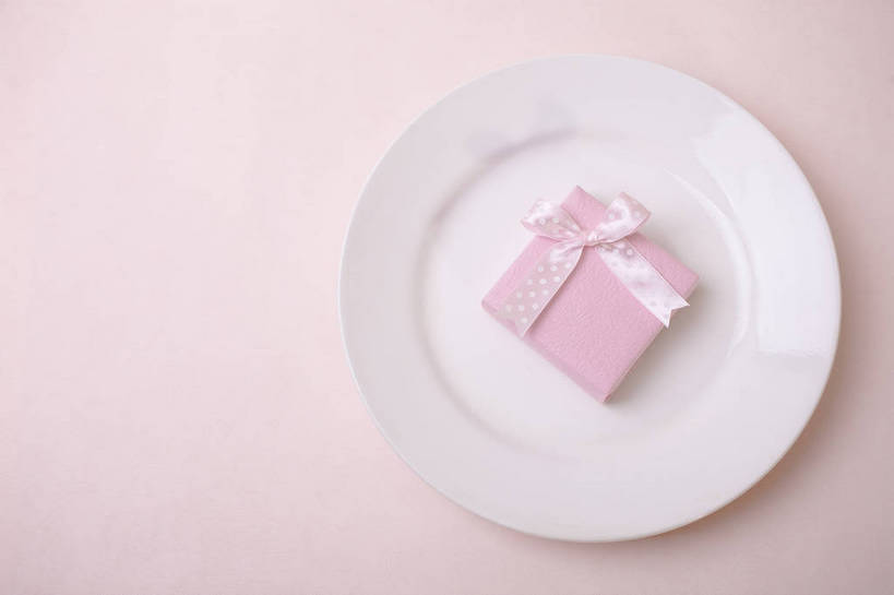 无人,横图,彩色,室内,静物,礼盒,中国,图片,艺术品,装饰品,两个,盘子,蝴蝶结,摄影,礼品,东亚,影棚拍摄,bj174