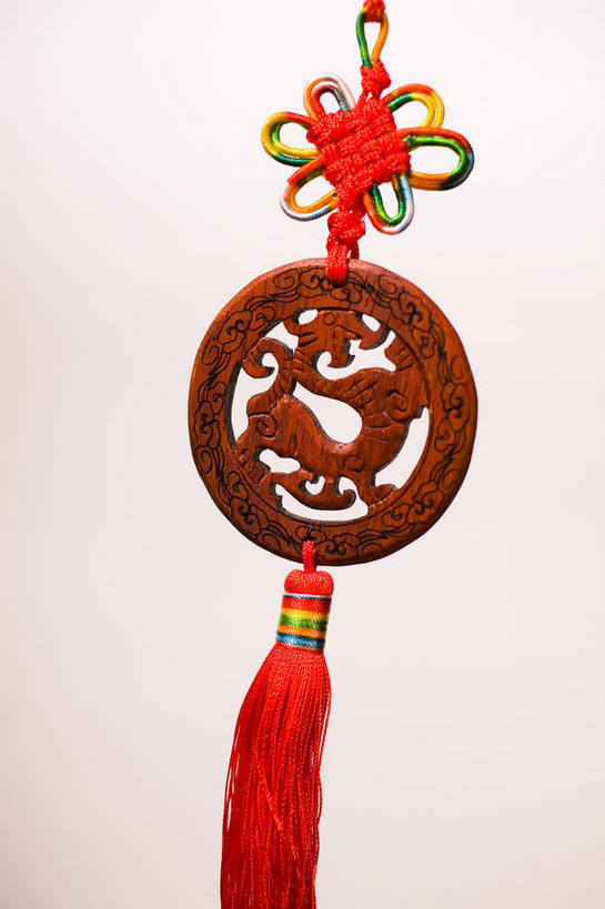 无人,竖图,彩色,室内,特写,静物,木雕,中国,图片,装饰品,一个,饰品,中国结,竖,摄影,单个,中国文化,东亚,影棚拍摄,传统文化,bj174