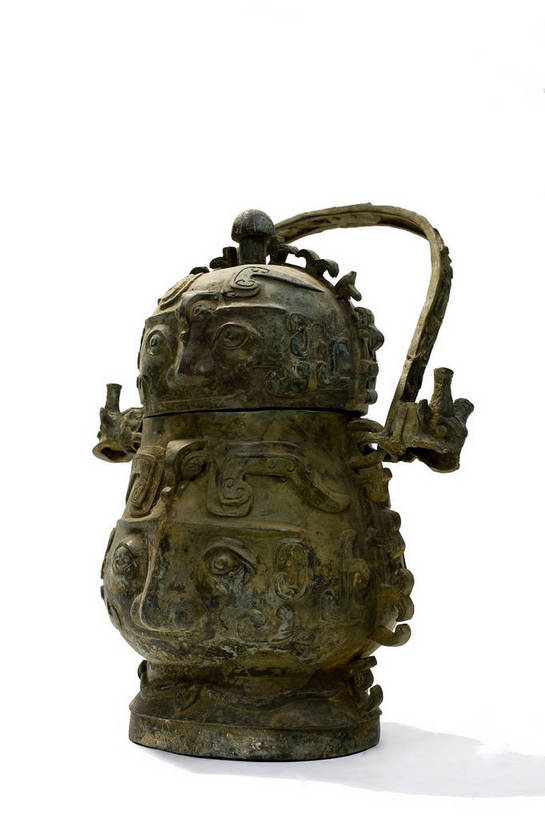 竖图,彩色,静物,中国,雕刻,图片,文化遗产,艺术品,历史,文物,装饰品,古代,一个,容器,摄影,单个,古董,储藏,储存,中国文化,东亚,青铜器,古远,古代文明,美术工艺,影棚拍摄,贮存,传统文化,酒器,提梁卣,bj174