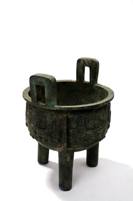 竖图,彩色,静物,中国,雕刻,图片,文化遗产,艺术品,历史,文物,装饰品,古代,一个,摄影,单个,古董,鼎,中国文化,用具,器具,铜器,东亚,青铜器,古远,古代文明,美术工艺,影棚拍摄,青铜炊器,青铜鼎,传统文化,bj174