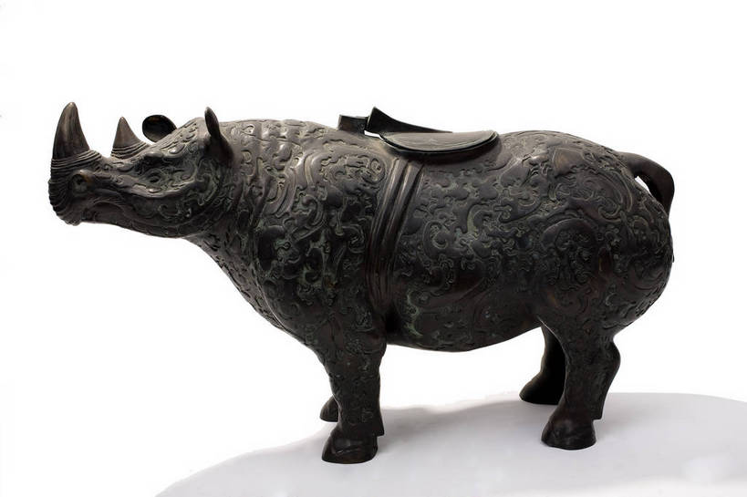 横图,彩色,静物,杯子,金属制品,中国,金属,雕刻,图片,文化遗产,艺术品,历史,文物,装饰品,古代,一个,酒杯,摄影,单个,古董,中国文化,樽,东亚,青铜,青铜器,古远,古代文明,美术工艺,影棚拍摄,传统文化,青铜制品,错金银云纹青铜犀尊,酒樽,错金银云纹铜犀尊,错金银云纹犀尊,青铜奇葩错金银云纹铜犀尊,青铜犀尊,bj174