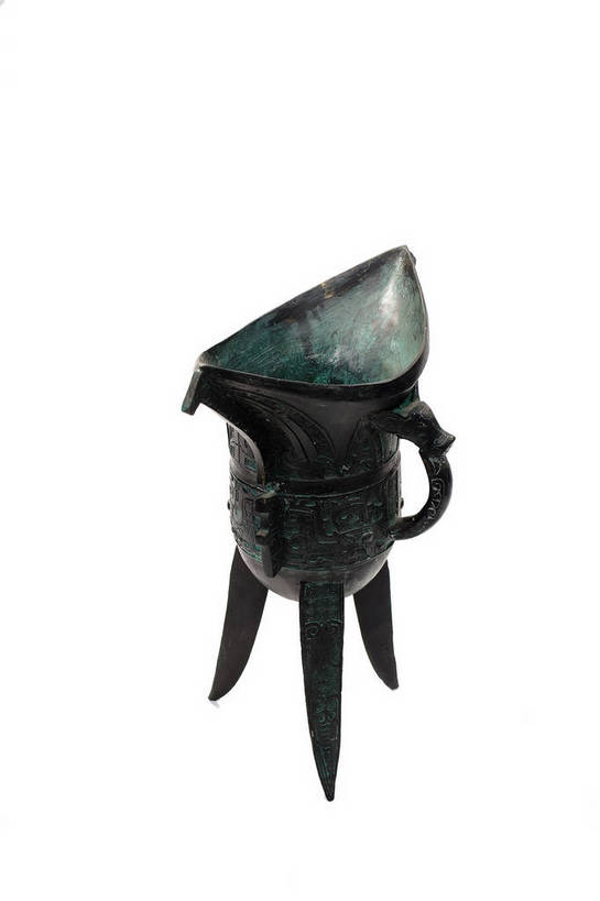 竖图,彩色,静物,杯子,金属制品,中国,金属,雕刻,图片,文化遗产,艺术品,历史,文物,装饰品,古代,一个,酒杯,摄影,单个,古董,中国文化,东亚,青铜,青铜器,古远,古代文明,美术工艺,影棚拍摄,传统文化,青铜制品,晨肇宁角,角,bj174