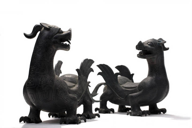 横图,彩色,静物,金属制品,中国,金属,神兽,雕刻,图片,文化遗产,艺术品,古典,历史,文化,文物,装饰品,古代,两个,工艺品,摄影,古董,古物,中国文化,古玩,东亚,青铜,青铜器,古远,古代文明,美术工艺,影棚拍摄,传统文化,青铜制品,错金银双翼神兽,bj174